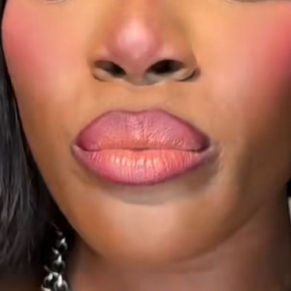 ✏️ VINO a MAC LIP PENCIL. RETAIL $25. ** NEW IN THE BOX. - Picture 8 of 11